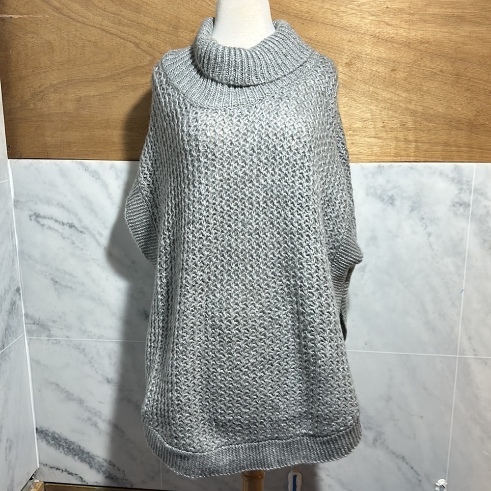 NWT Lauren Conrad Poncho One Size Gray Boho Chunky Knit Cozy Slouchy Sweater